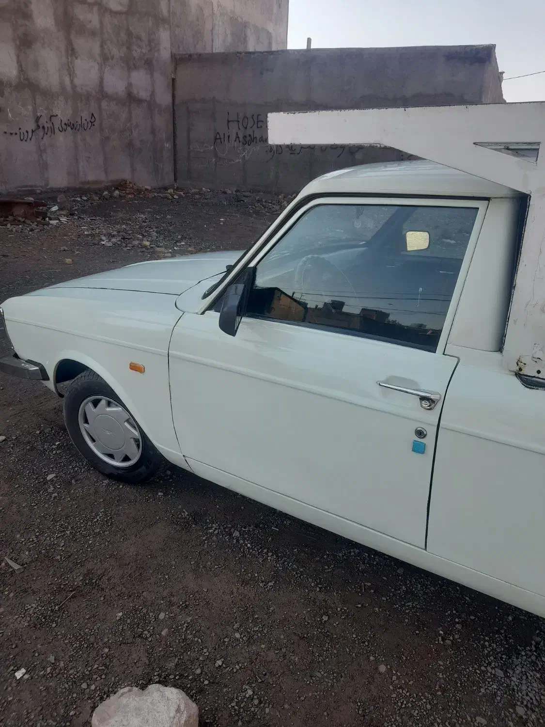 پیکان وانت|خودرو سواری و وانت|میانه, |دیوار