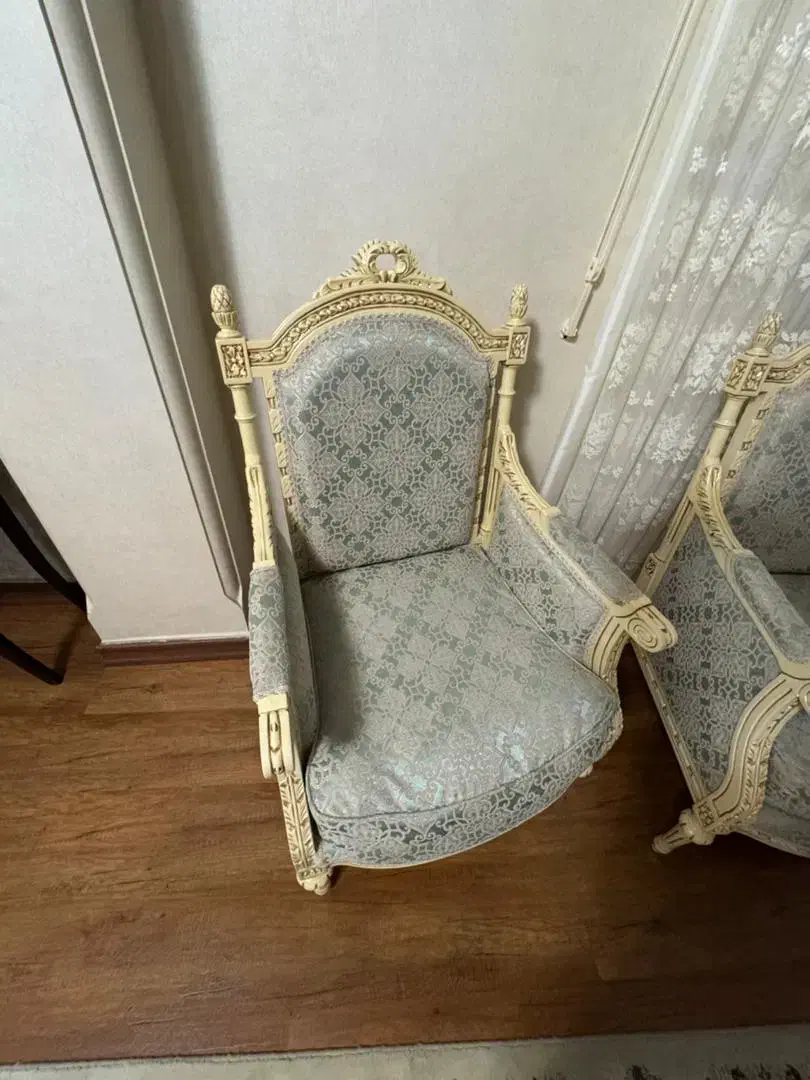 مبل نه نفره و میز نهار خوری|مبلمان خانگی و میز عسلی|رشت, چمارسرا|دیوار