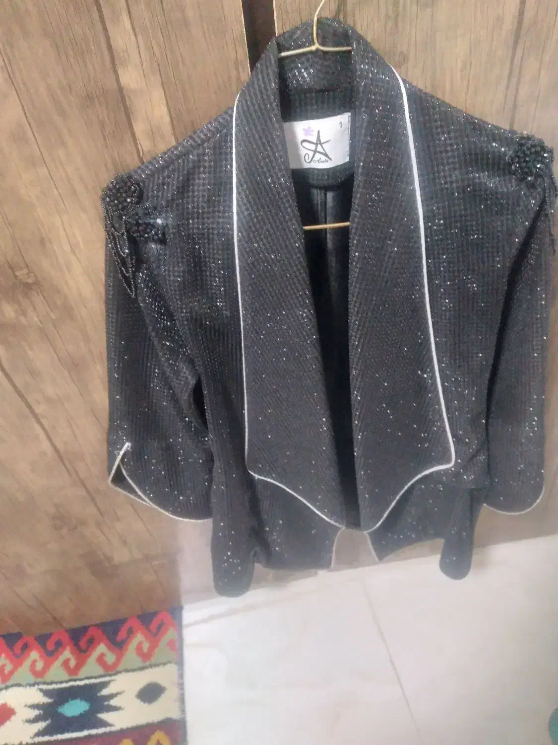 مانتو کتی|لباس|ری, شهرک نظامی|دیوار