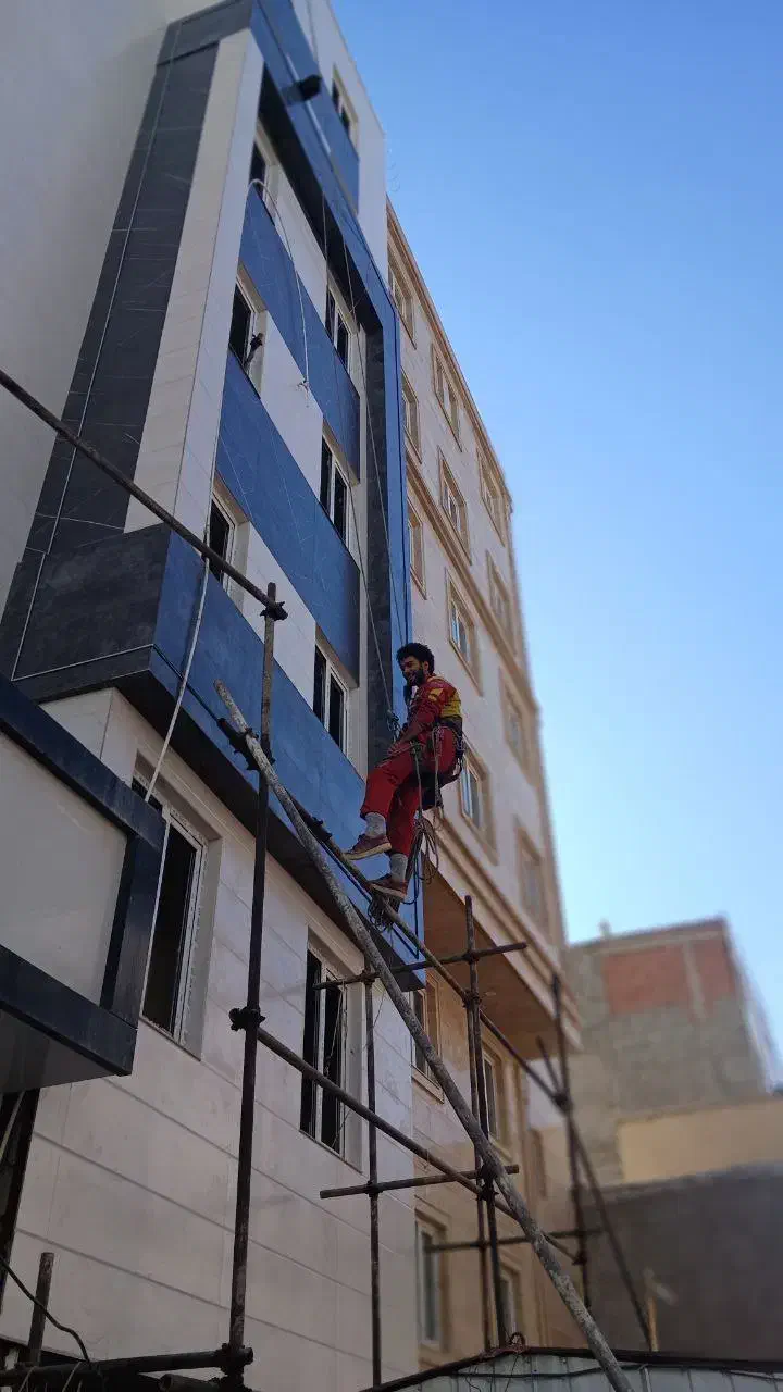 پیچ ورولپلاک نما،شستشوی نما،کاردرارتفاع،کار باطناب|خدمات پیشه و مهارت|اردبیل, |دیوار