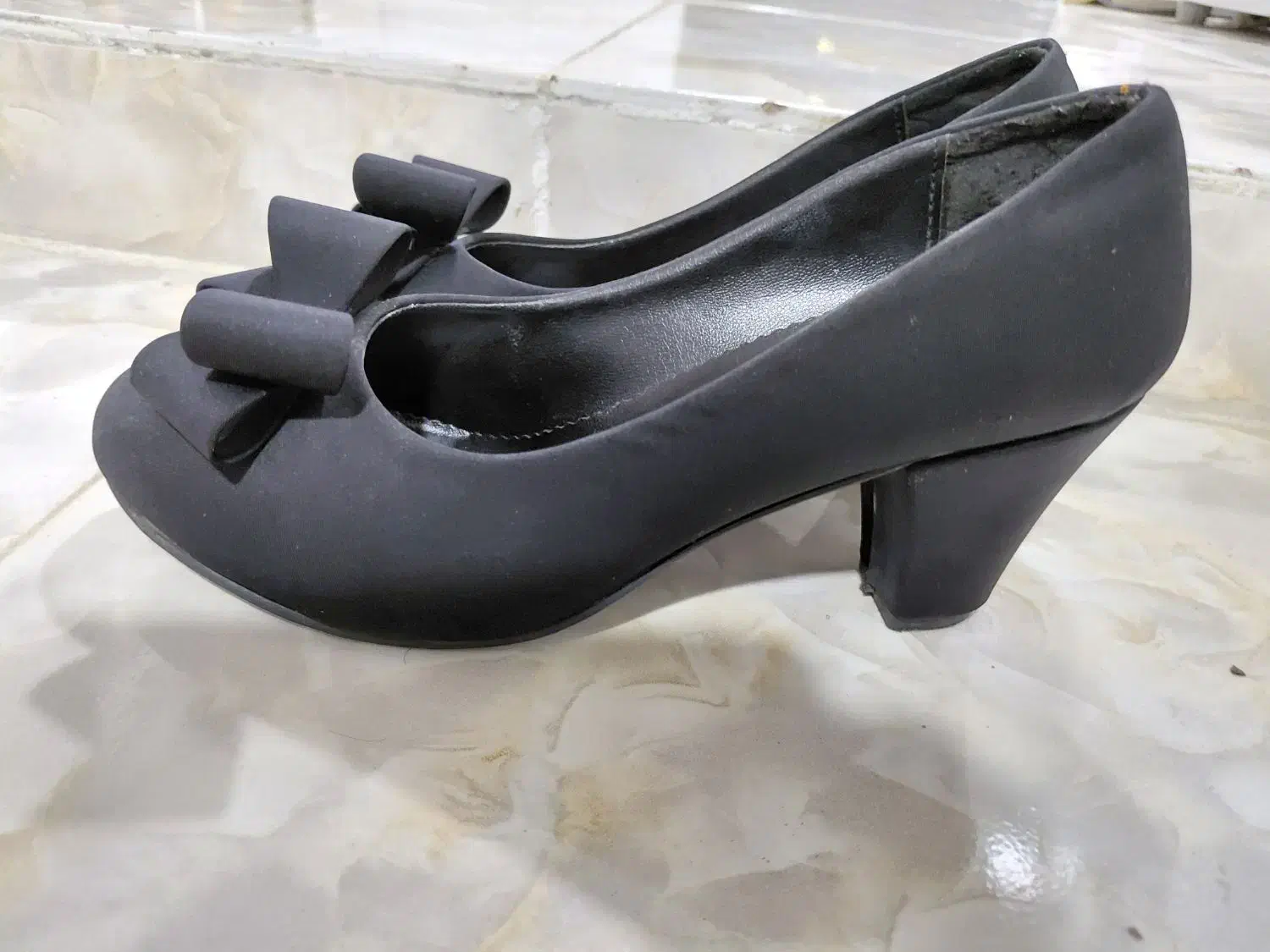 کفش|کیف، کفش، کمربند|مینودشت, |دیوار