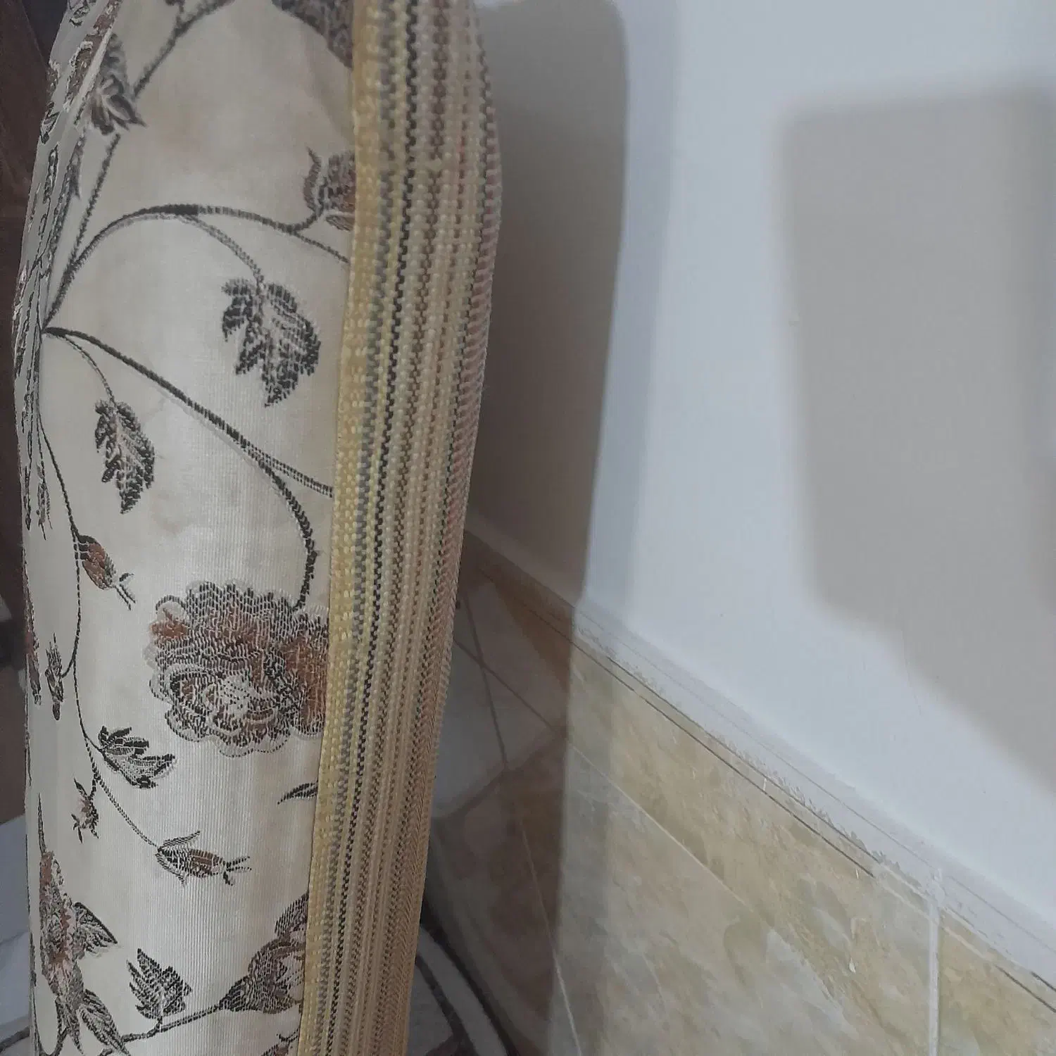 پشتی|پشتی|مشهد, کلاته برفی|دیوار