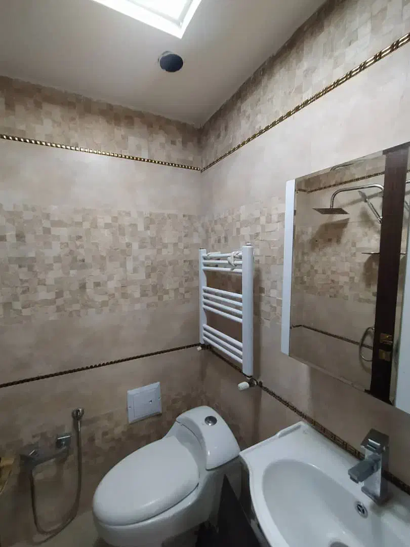 میرداماد شمال/ 75 متر 2 خواب/دونبش نور لوکس و تمیز