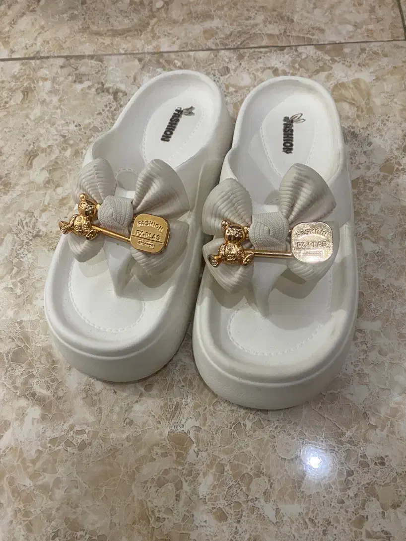 کیف و کفش مجلسی|کیف، کفش، کمربند|رباطکریم, رباطکریم|دیوار