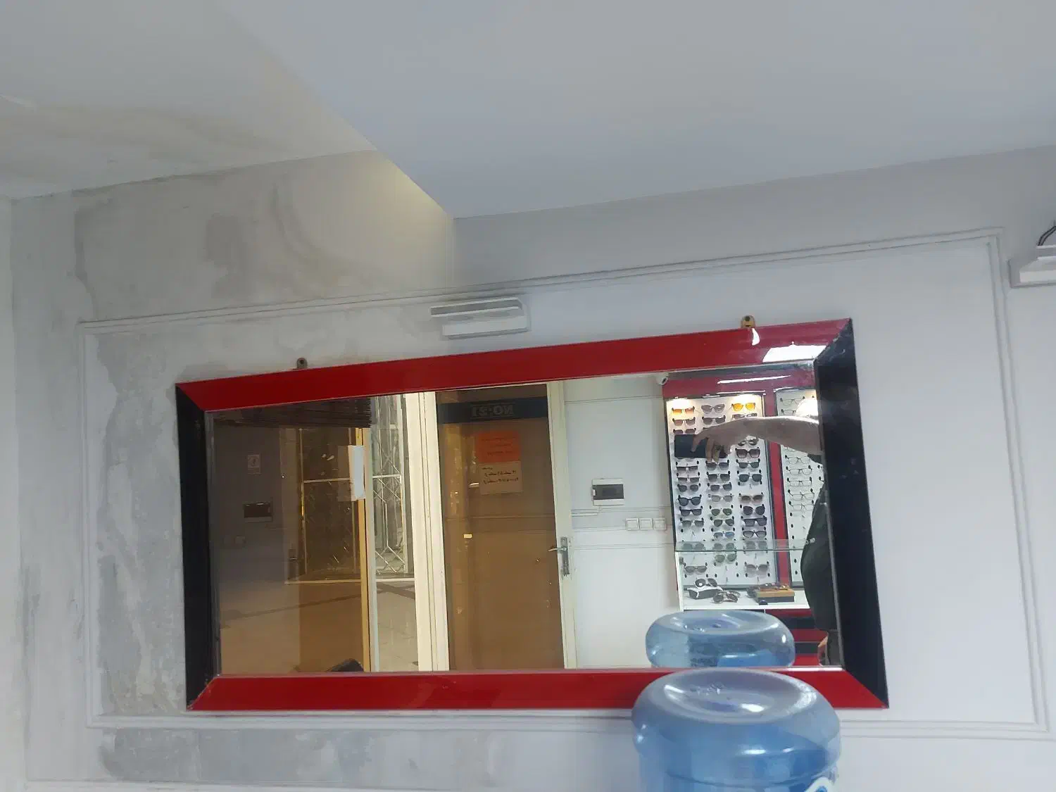 دکور عینک فروشی و پیشخوان و دو عدد آیینه بزرگ|فروشگاه و مغازه|رودهن, |دیوار