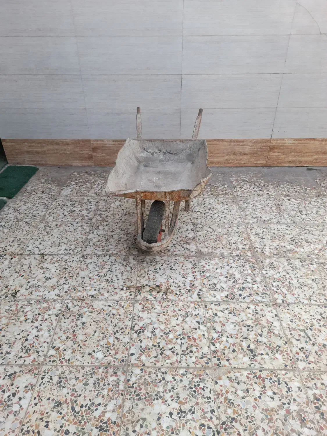 فرغون یا گاری|ابزارآلات|اهواز, گلدشت|دیوار