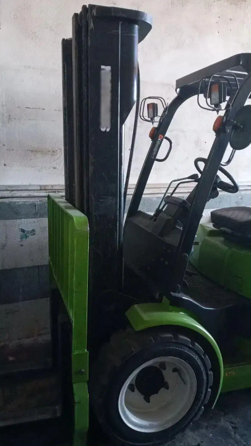 لیفتراک۳تن سپاهان،دکل۳کشوکانتینرو|خودرو سنگین|ساوه, |دیوار