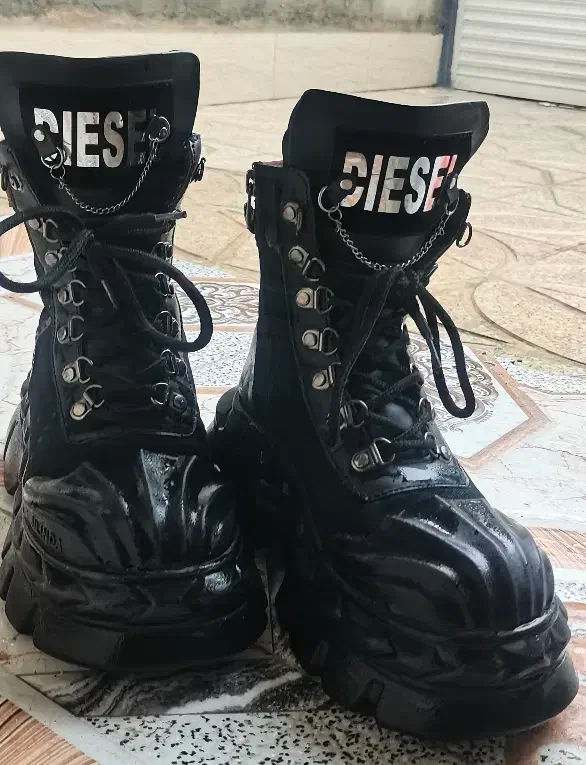 بوت|کیف، کفش، کمربند|مریوان, |دیوار