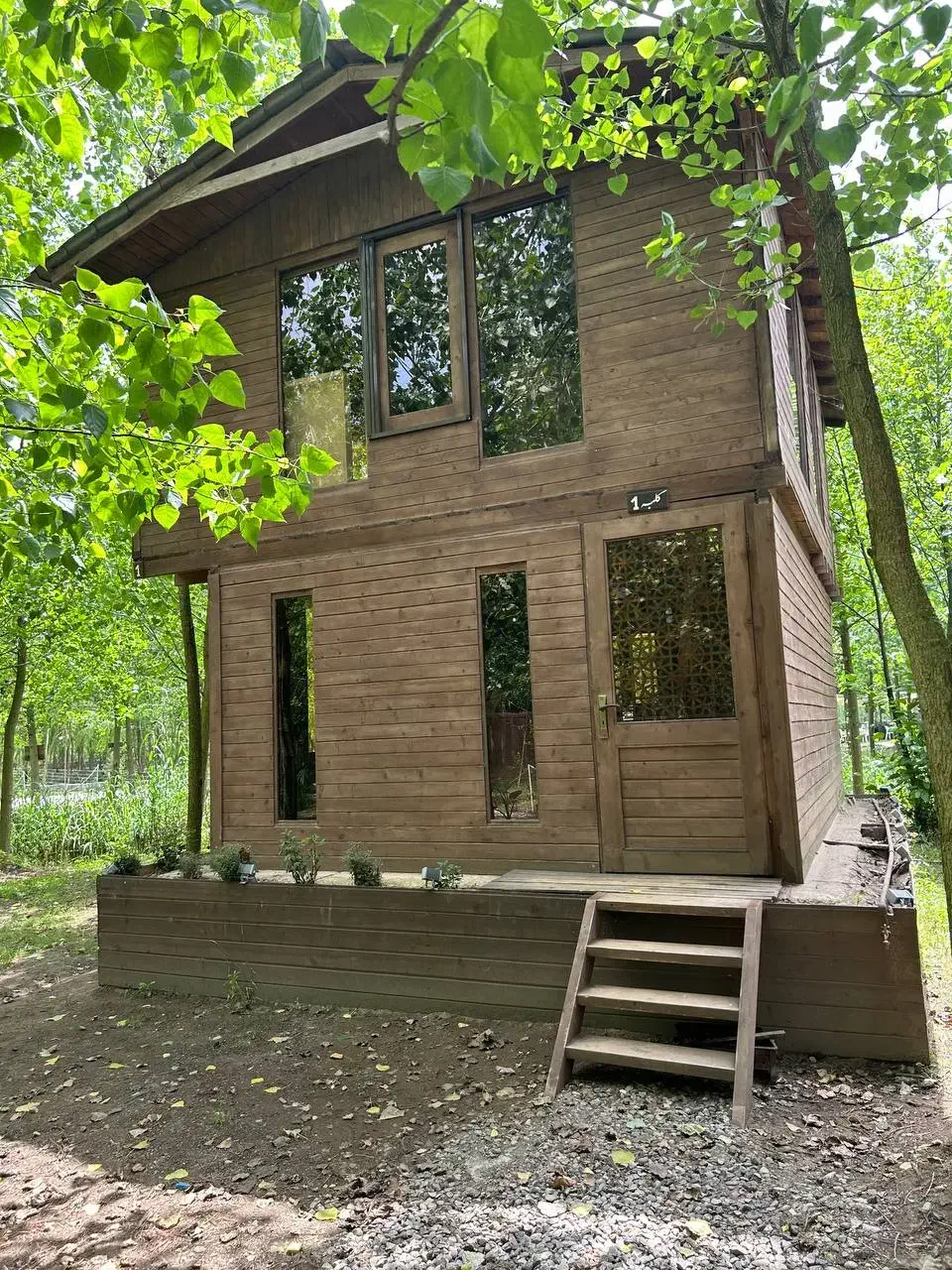 فروش کلبه با چشم اندازی زیبا|فروش خانه و ویلا|دلیجان, |دیوار