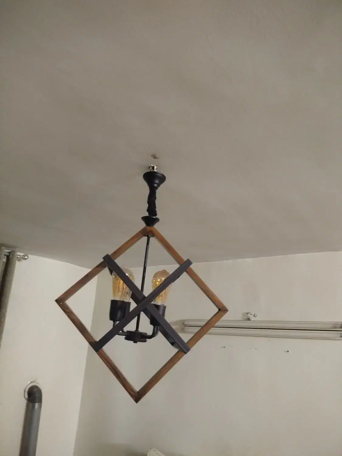 لوستر|لوستر و چراغ آویز|رباط‌کریم, رباط‌کریم|دیوار