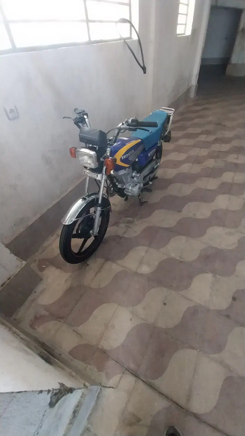 ...|موتورسیکلت|صدرا-فارس, فاز ۱|دیوار