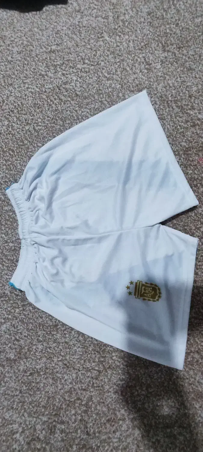 یک دست لباس ورزشی طرح تیم ملی آرژانتین ( مسی)|تجهیزات ورزشی|قم, نیروگاه|دیوار