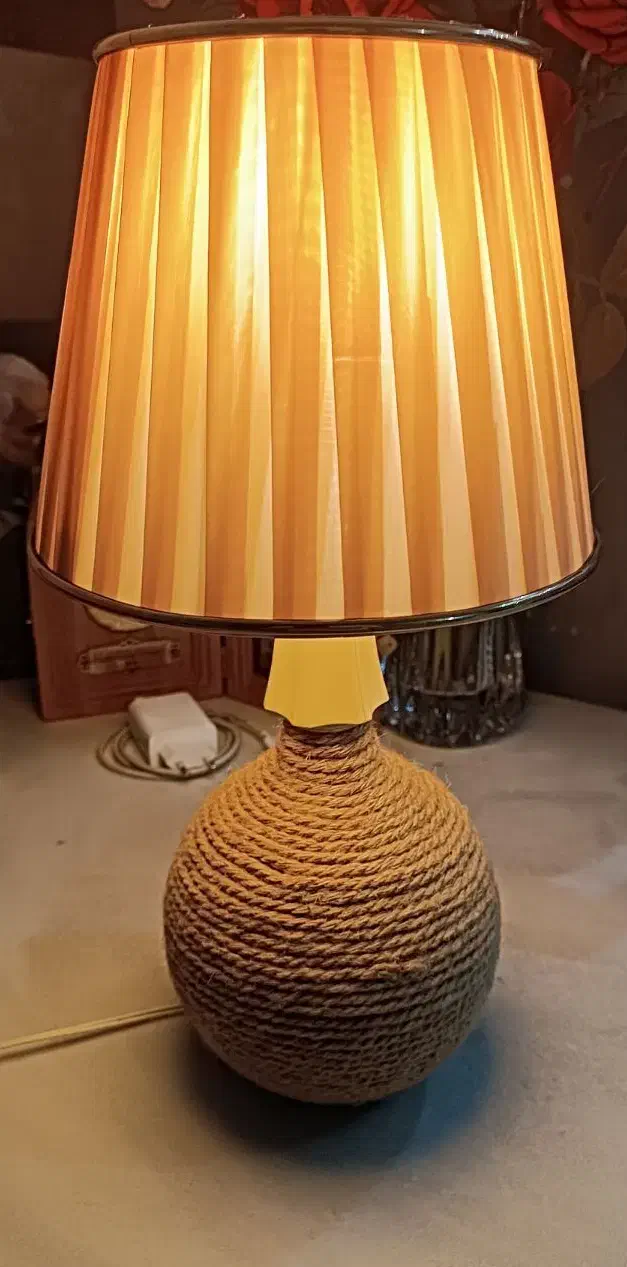 چراغ خواب|چراغ خواب و آباژور|میانه, |دیوار