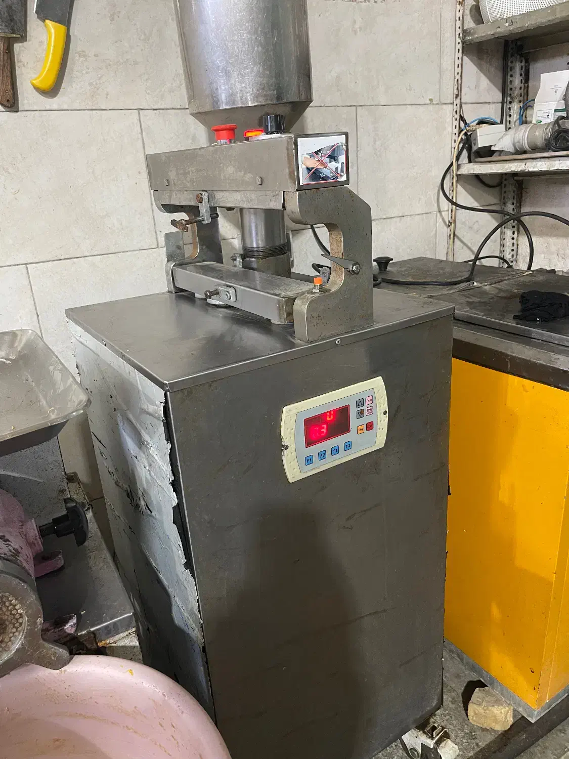 سیخ گیر صنعتی|کافیشاپ و رستوران|نهاوند, |دیوار