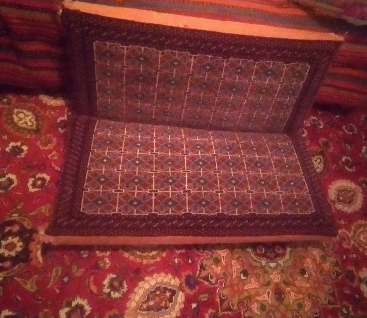 پشتی دست بافت سه جفت( ۶ تا)درحدنو.|پشتی|ارومیه, |دیوار