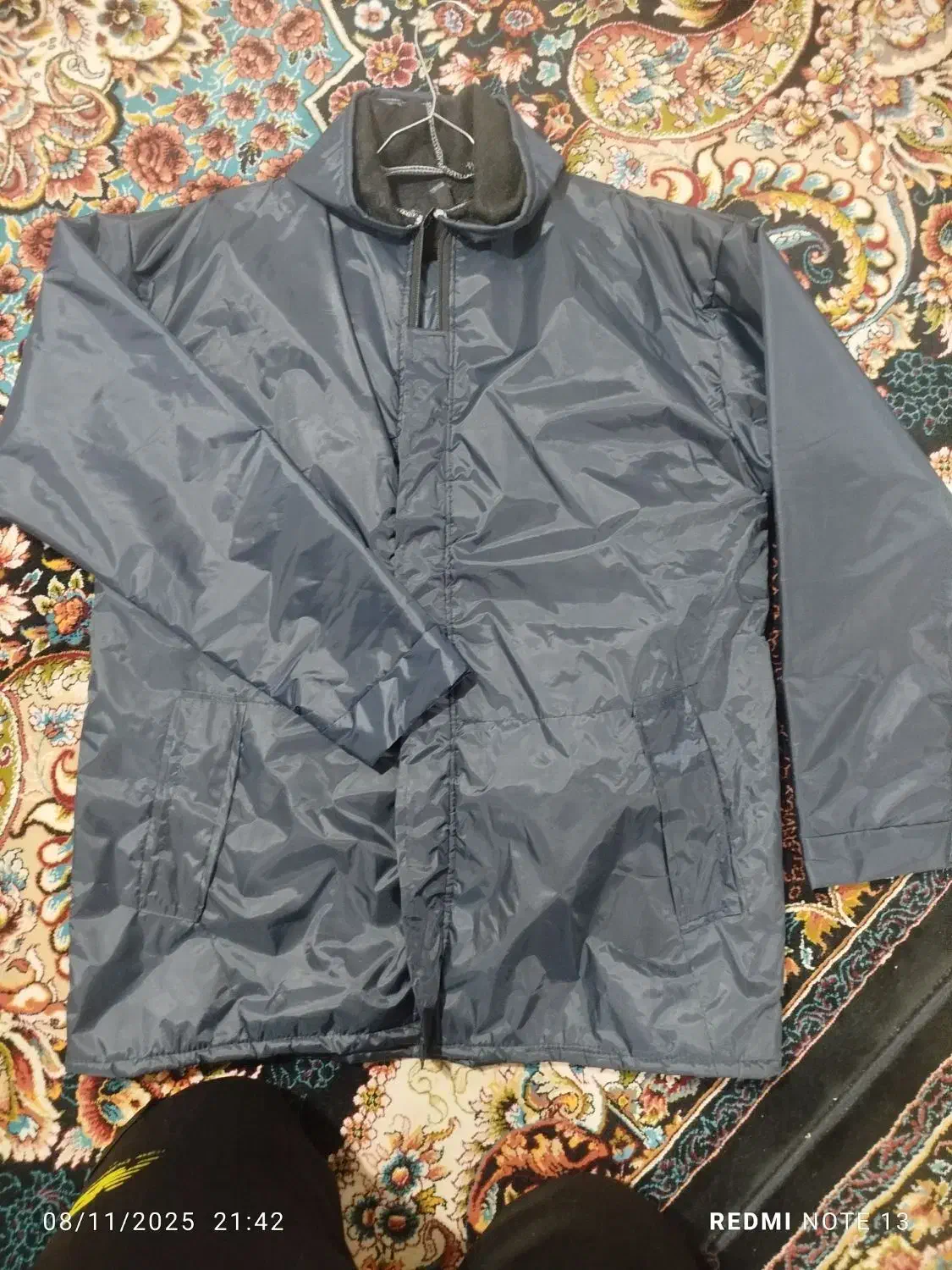 کاپشن بارونی ، بادگیر|لباس|تربت‌حیدریه, منظر|دیوار