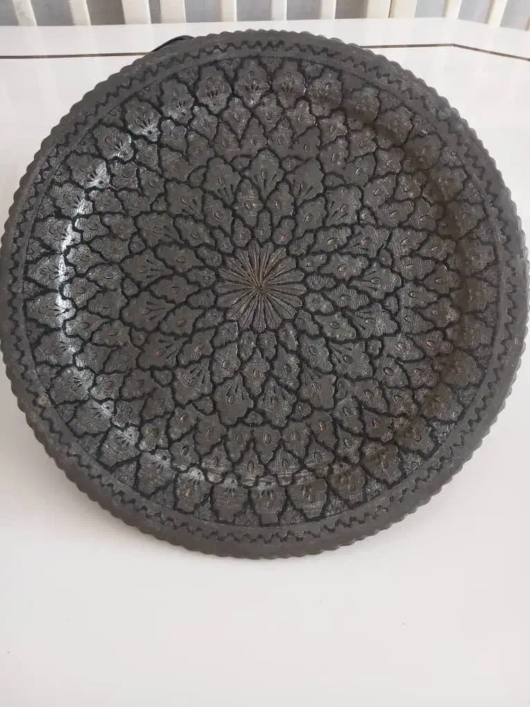 سینی قلم زنی برنجی|کلکسیون اشیاء عتیقه|قم, زنبیل آباد|دیوار