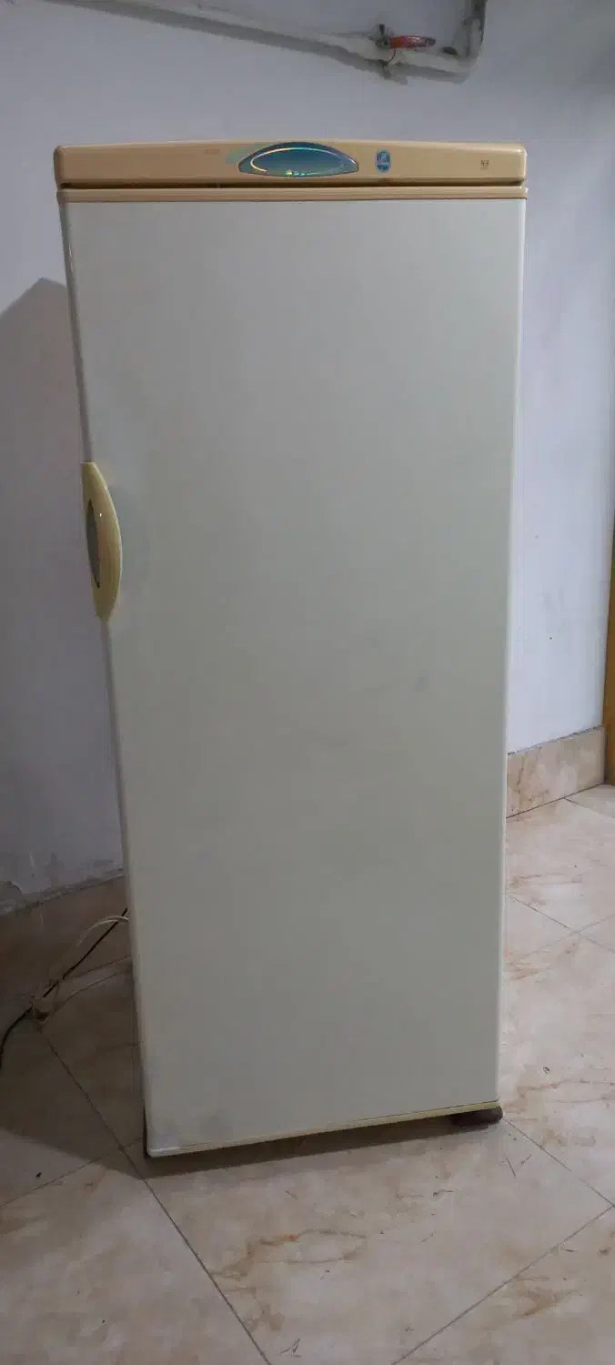 یخچال فریزر|یخچال و فریزر|نور, |دیوار