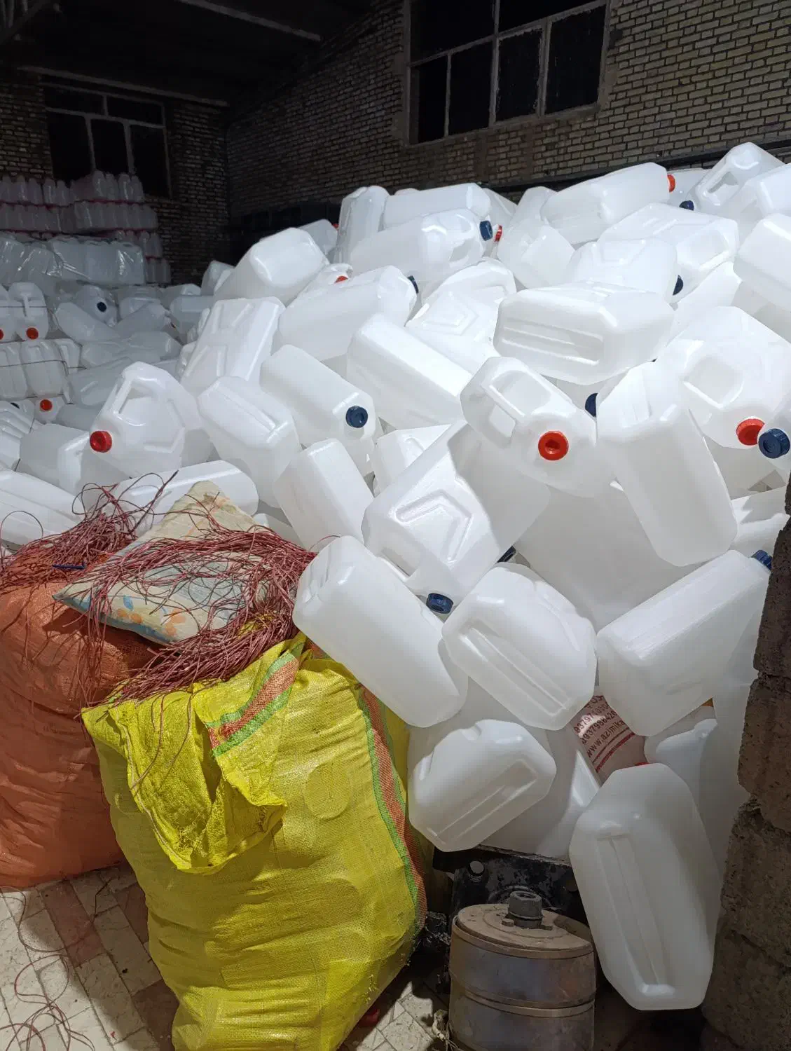 گالن 17لیتری کتابی|عمده‌فروشی|زابل, |دیوار