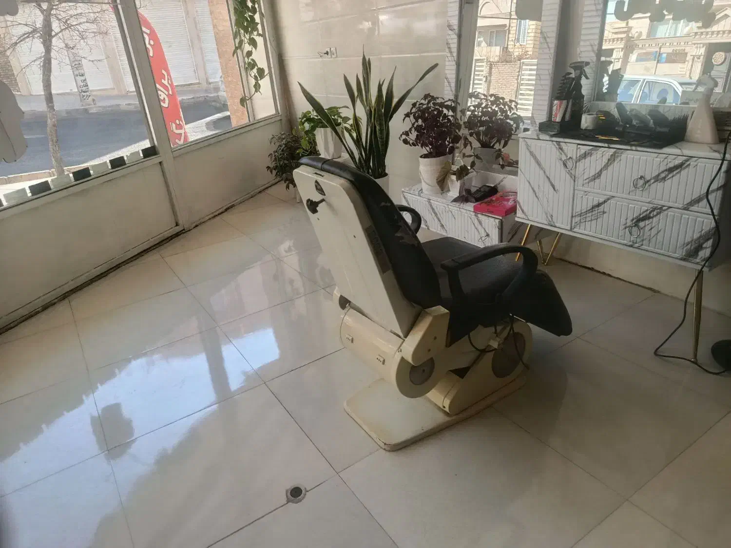 صندلی اصلاح برقی|آرایشگاه و سالن‌های زیبایی|زنجان, |دیوار