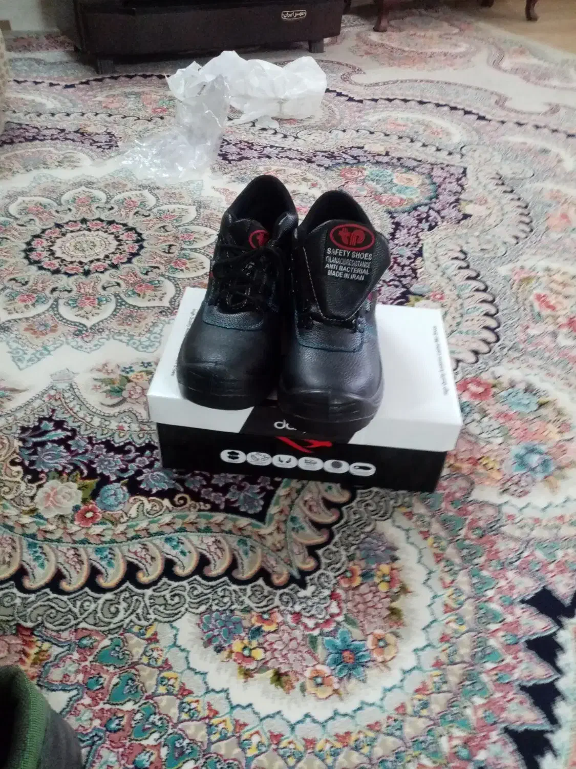 کفش کار نو 3 جفت|کیف، کفش، کمربند|نیشابور, خط کاشمر|دیوار