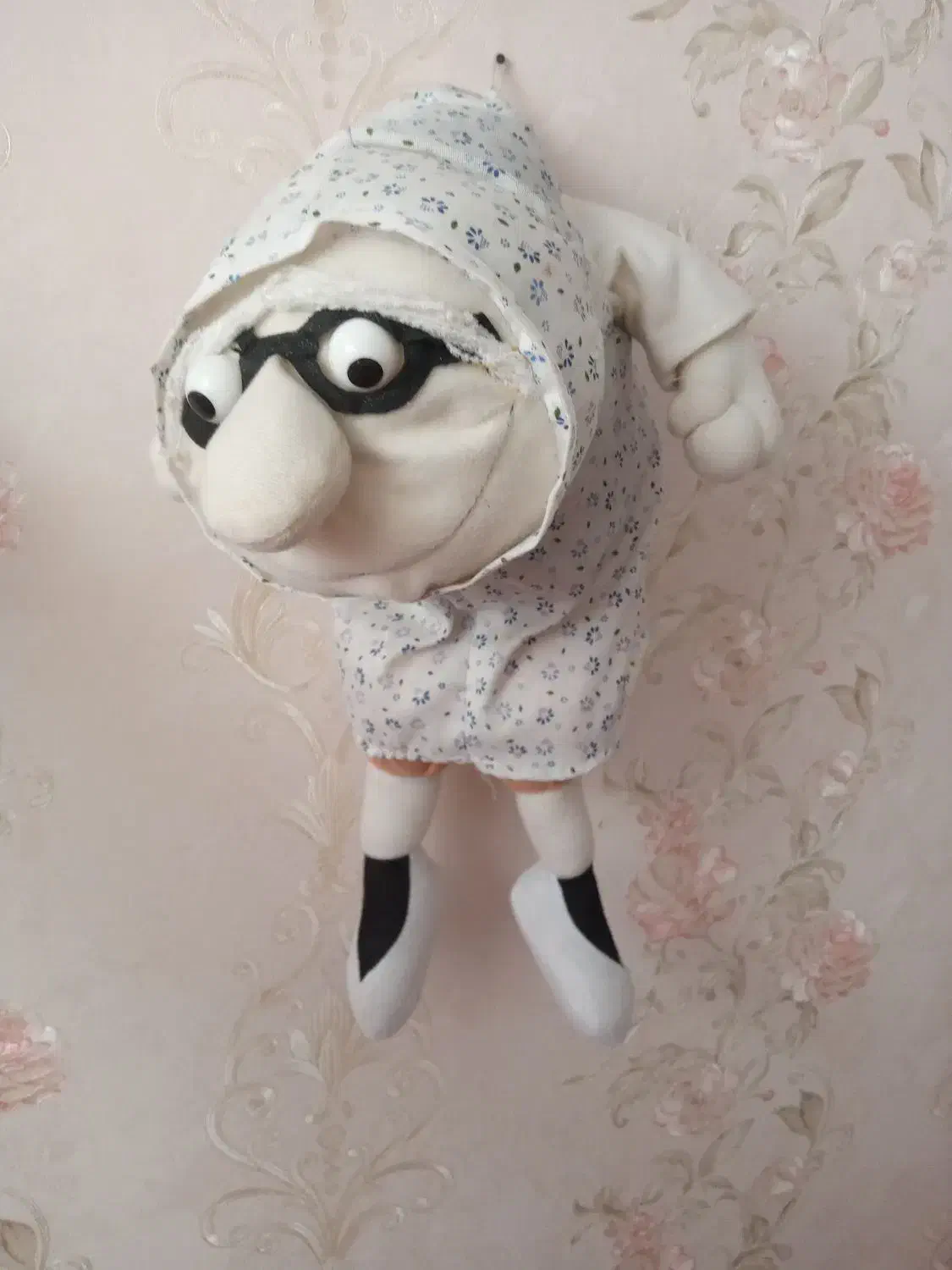 ننه قمر|اسباببازی|تهران, آهنگ|دیوار