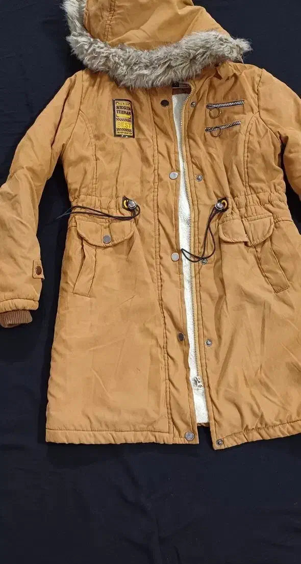 لباس پالتو|لباس|تربت جام, شاهد|دیوار