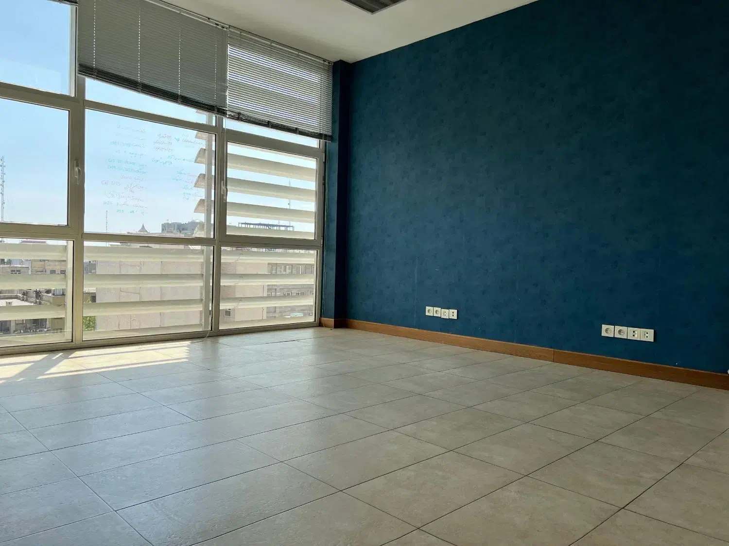 ایرانشهر 380 متر مغازه ملکیت و سرقفلی بَرخیابان|فروش مغازه و غرفه|تهران, ایرانشهر|دیوار