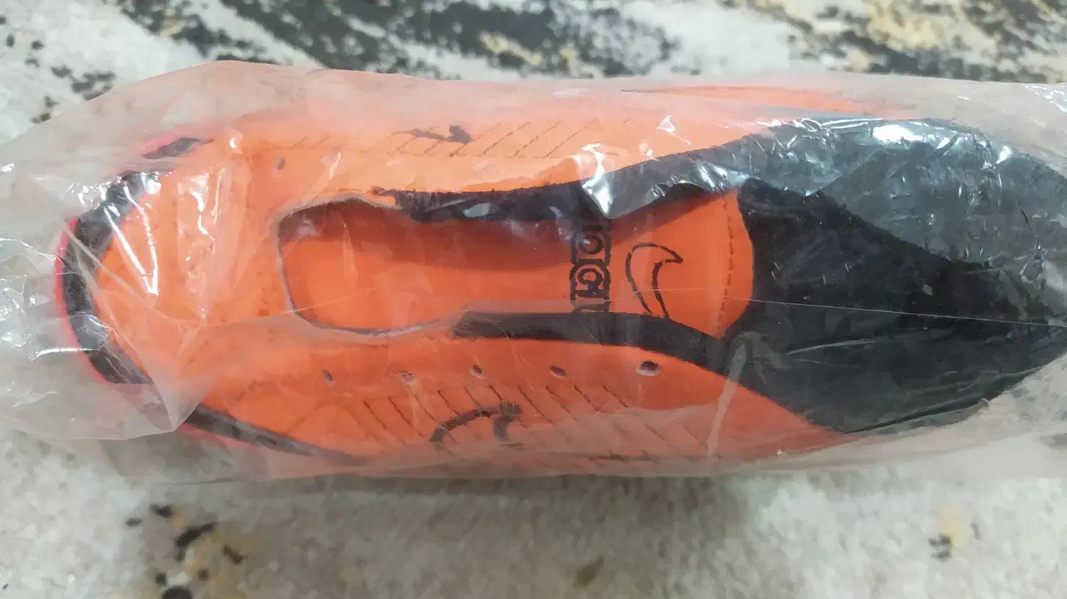 یک عدد کفش ودوعددلباس ورزشی پسرانه نوبفروش میرسد|کفش و لباس بچه|بندر امام خمینی, |دیوار