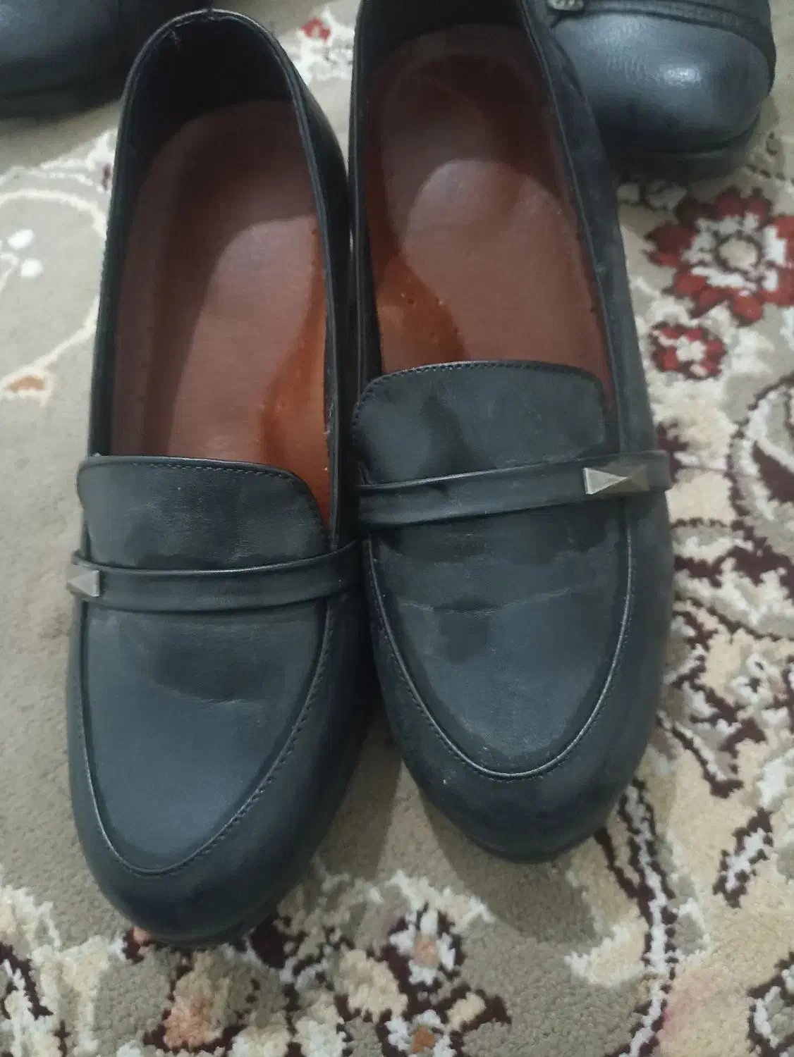 کفش نو|لباس|سبزوار, رباط|دیوار