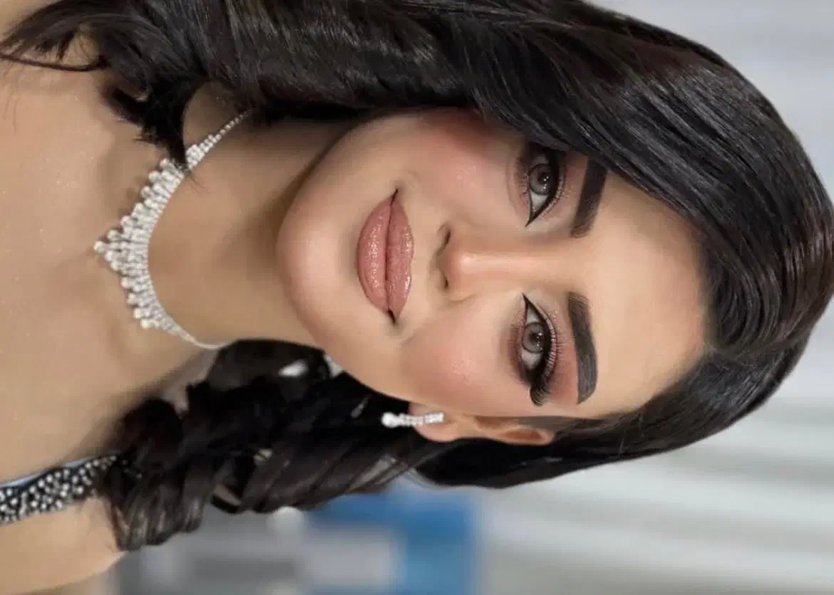 میکاپ شینیون ویژه با قیمتی مناسب|خدمات آرایشگری و زیبایی|جیرفت, |دیوار