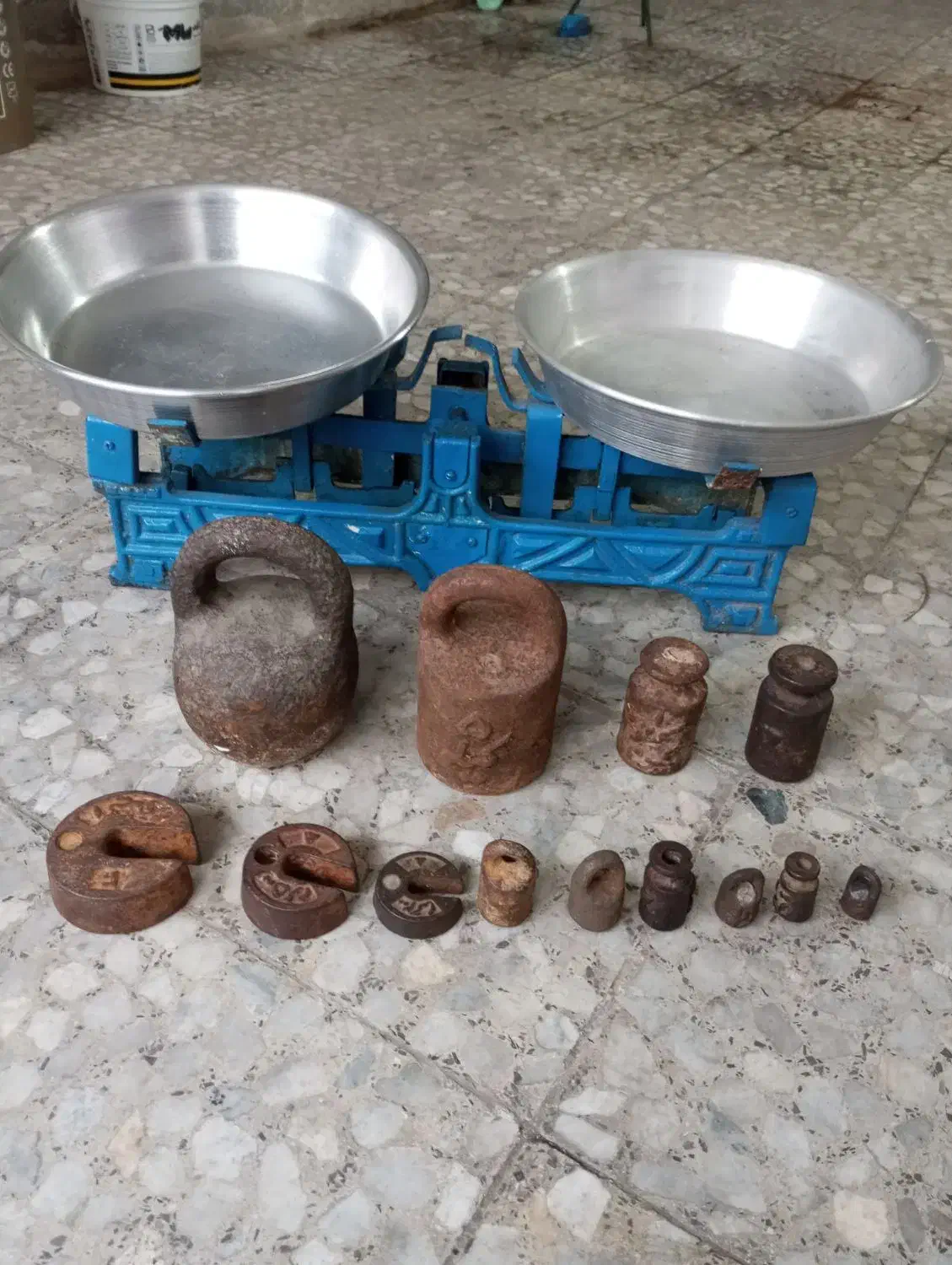 فروش ترازو قدیمی با سنگهای عتیقه|فروشگاه و مغازه|رشت, باهنر|دیوار