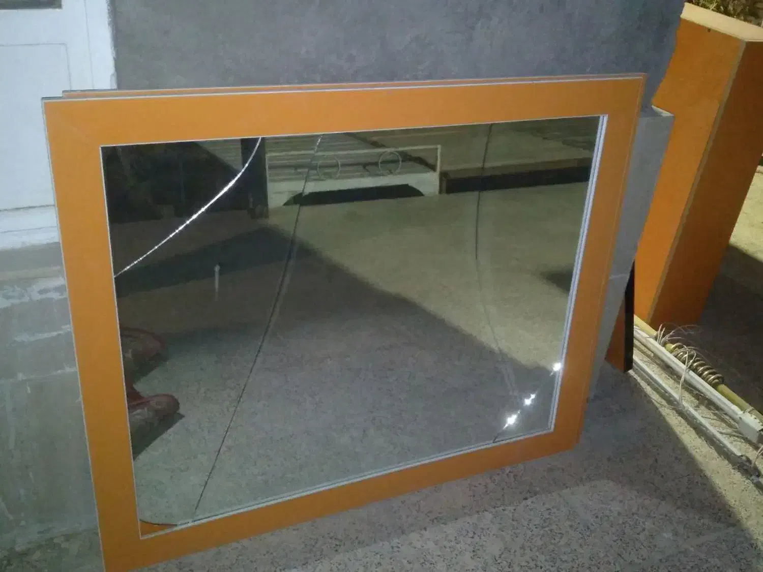 ویترین آرایشگاه|آرایشگاه و سالن‌های زیبایی|کاشان, شهرک صنعتی کویر|دیوار