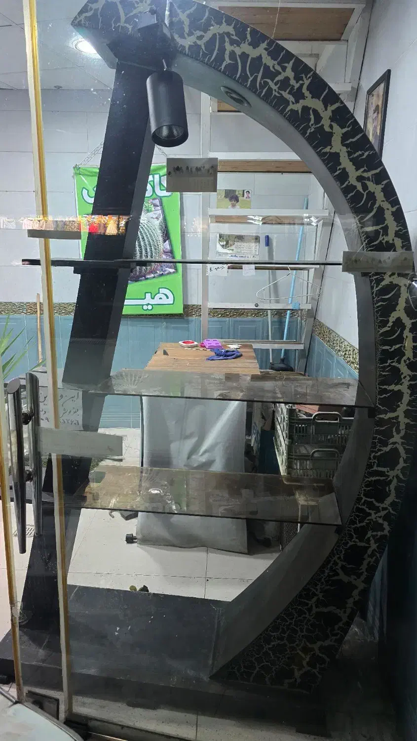 ویترین چوبی با هالوژن|بوفه، ویترین، کنسول|رشت, چله خانه|دیوار