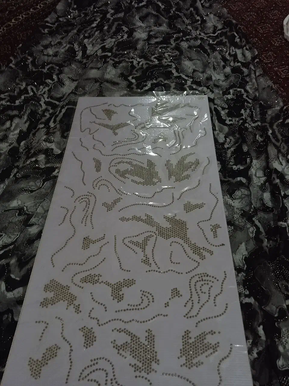 چسب کاری انواع لباس پذیرفته میشود|لباس|سرپل ذهاب, |دیوار