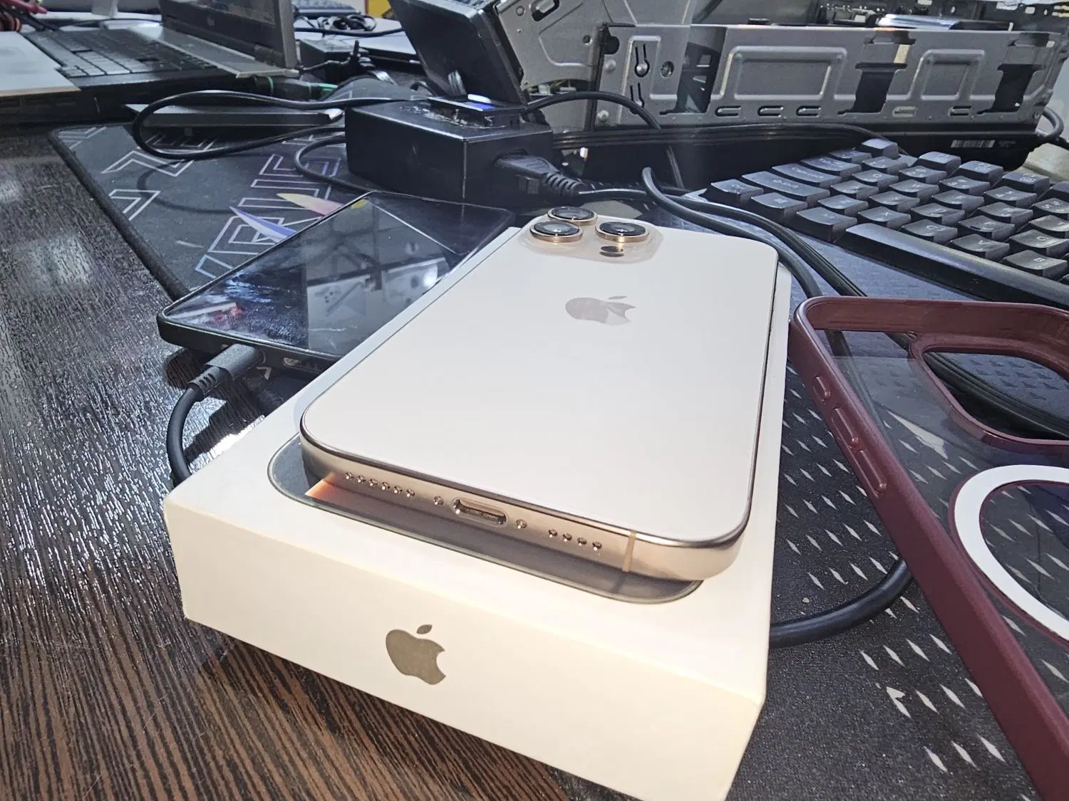 16 pro max|موبایل|شیراز, ریشمک|دیوار