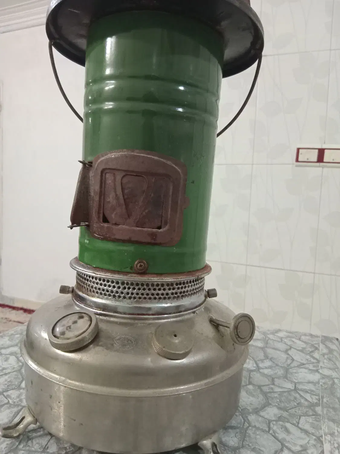 چرا غ عالی نصب|کلکسیون اشیاء عتیقه|قوچان, |دیوار