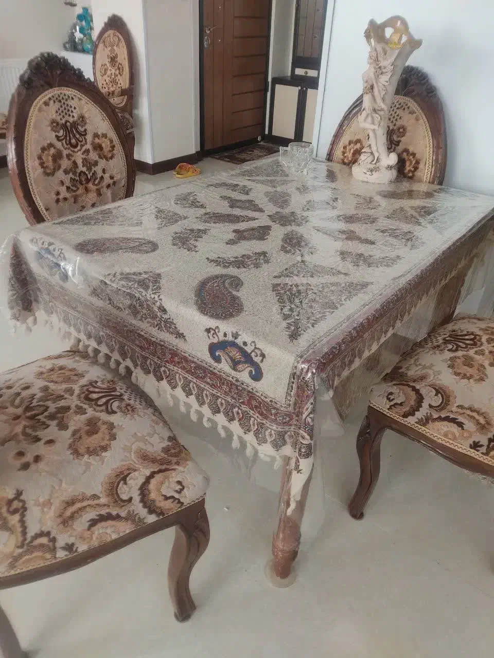 مبلمان و ناهار خوری با میز 4نفره|مبلمان خانگی و میز عسلی|شاهینشهر, مورچه خورت|دیوار