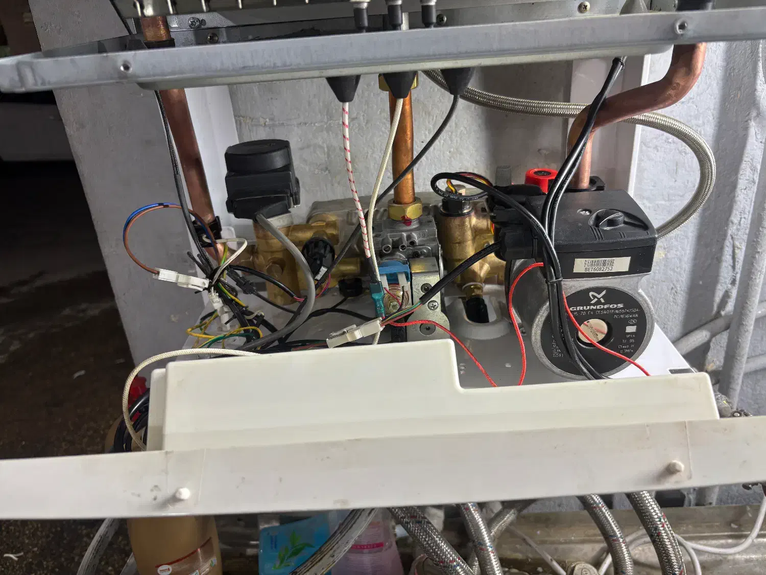 پکیج ۲۸۰۰۰|آبگرمکن، پکیج، شوفاژ|شیراز, فرهنگ شهر|دیوار