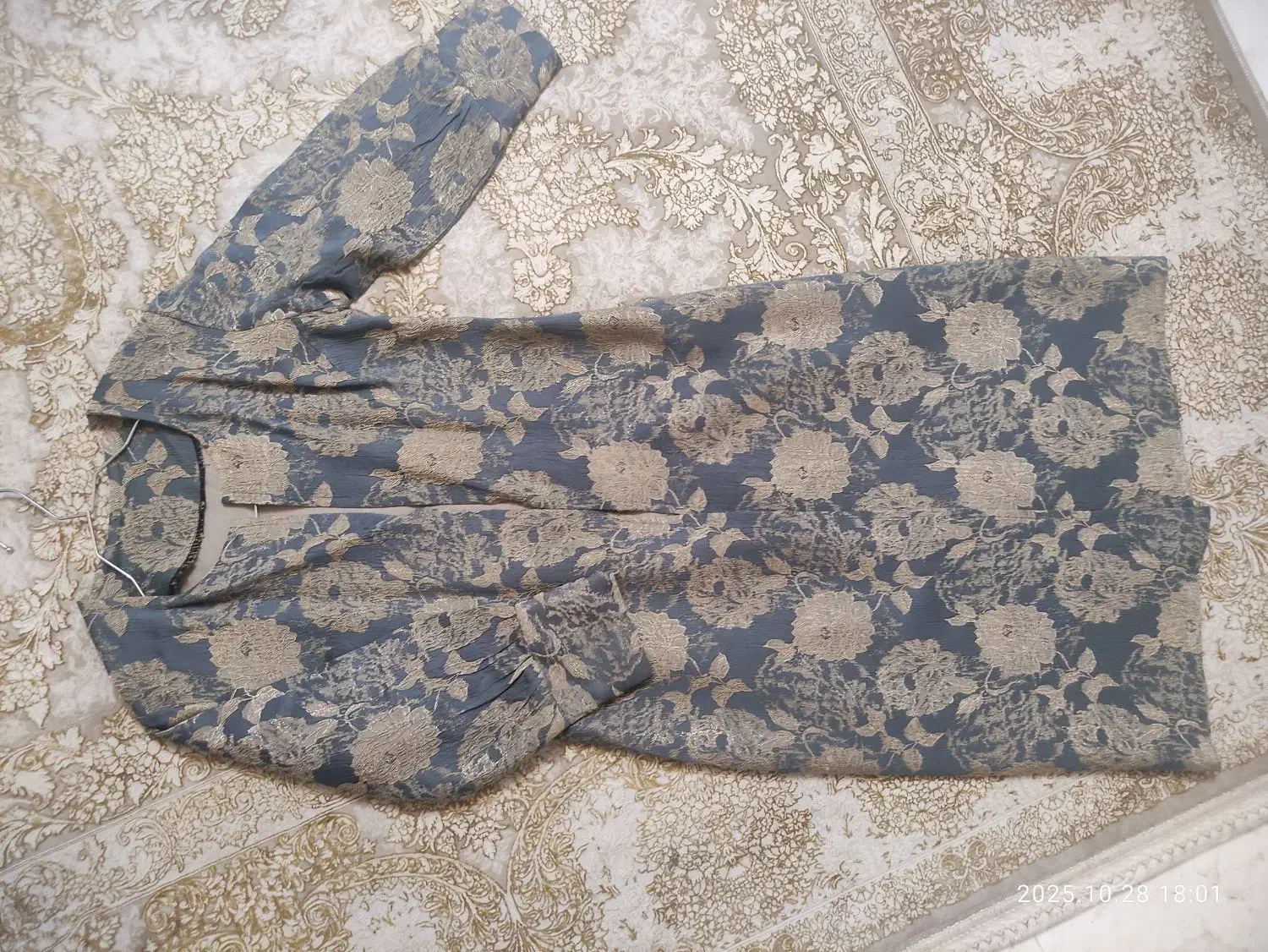 مانتو|لباس|فولادشهر, C8|دیوار