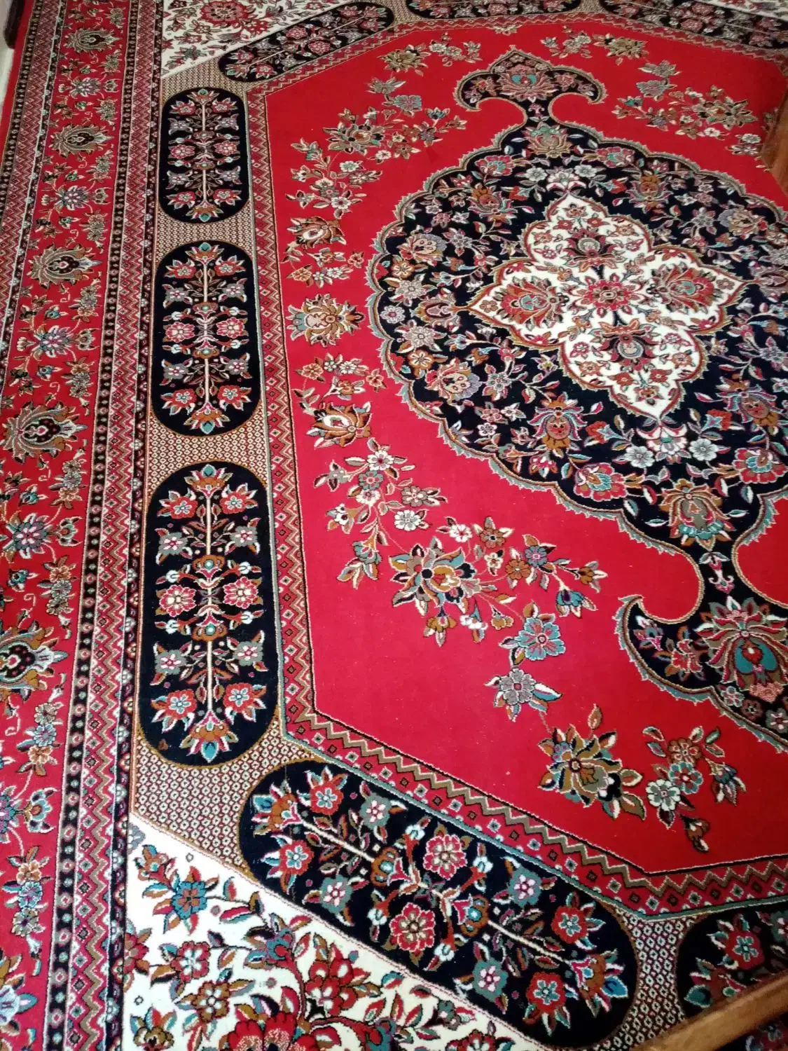 یک عدد فرش 12 متری لاکی تمیز بدون سوختگی وپارگی|فرش|شیراز, جوادیه|دیوار