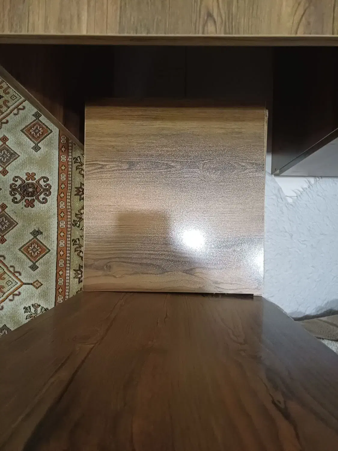 میزکامپیوتروصندلی.کمدوآینه قدی.کتابخونه چوبی|میز تحریر و کامپیوتر|مشکیندشت, |دیوار