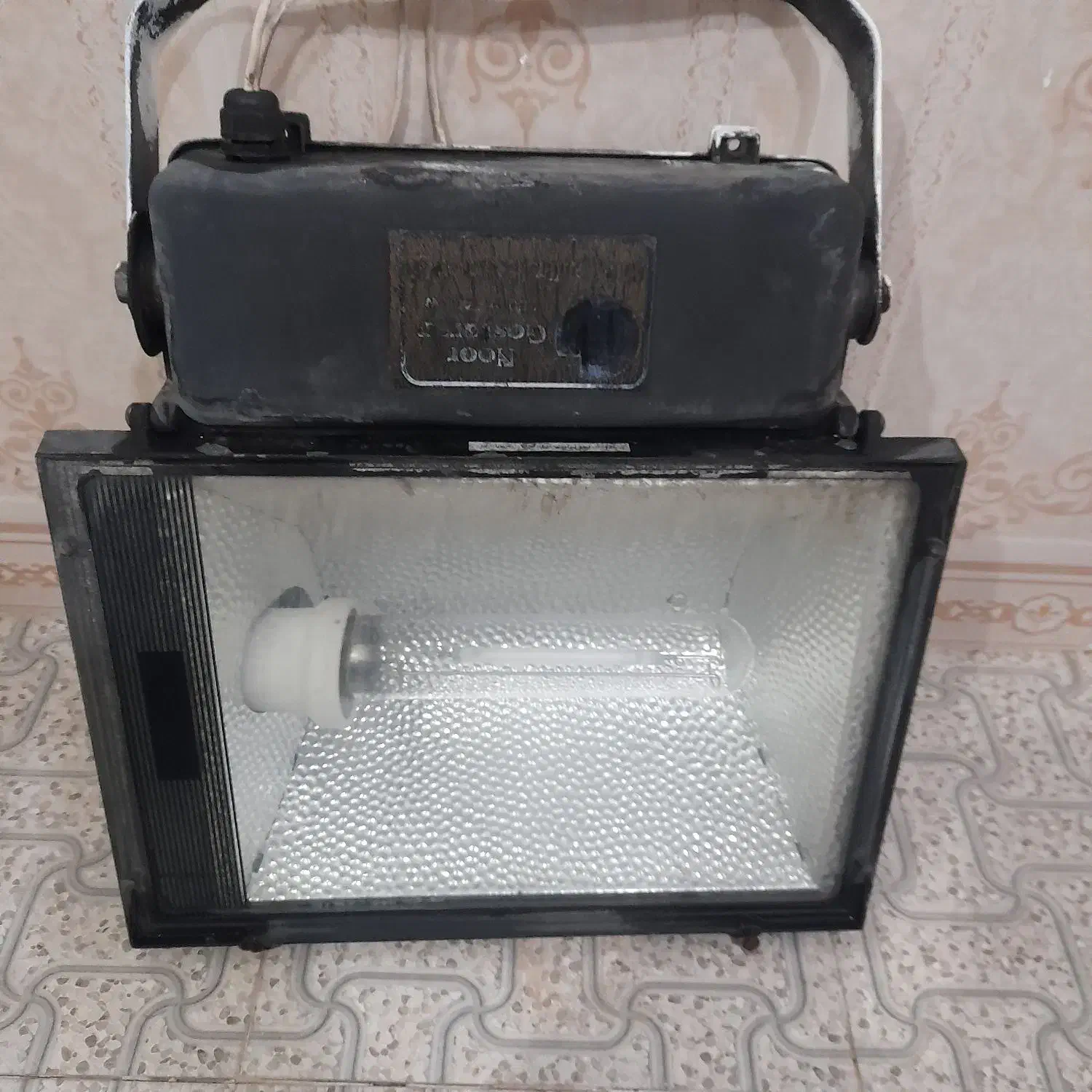 نورافکن|لامپ و چراغ|اهر, |دیوار