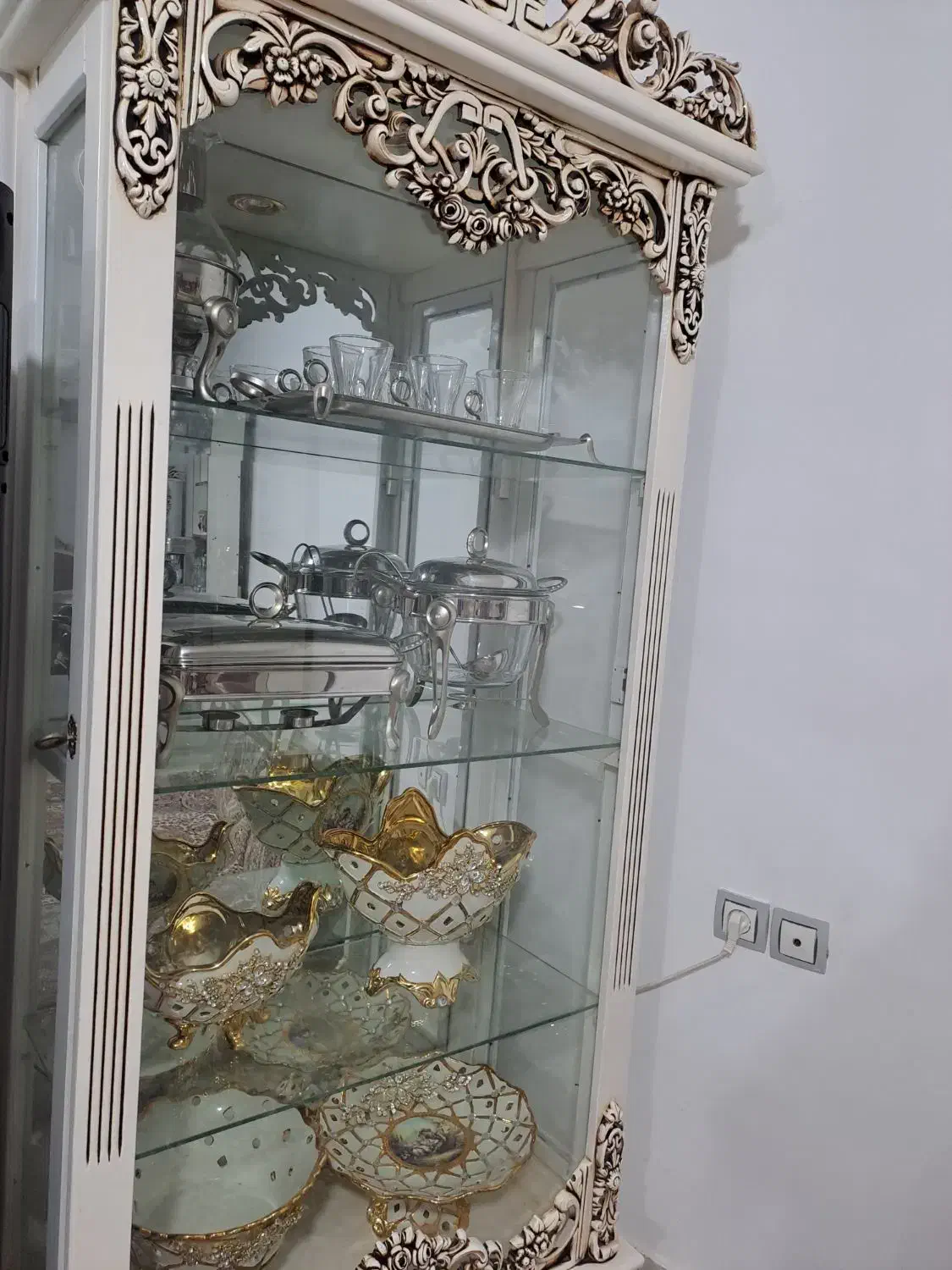 بوفه قیمت ۳ میلیون کاملا سالم|بوفه، ویترین، کنسول|خرمدشت, |دیوار