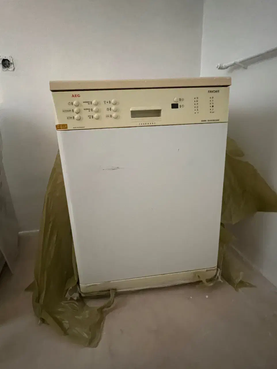 ماشین ظرفشویی AEG اصل سالم|ماشین ظرفشویی|تهران, سعادت‌آباد|دیوار