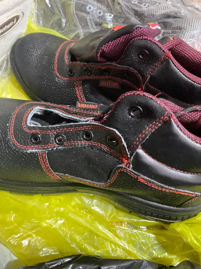 کفش|کیف، کفش، کمربند|سیب و سوران, |دیوار