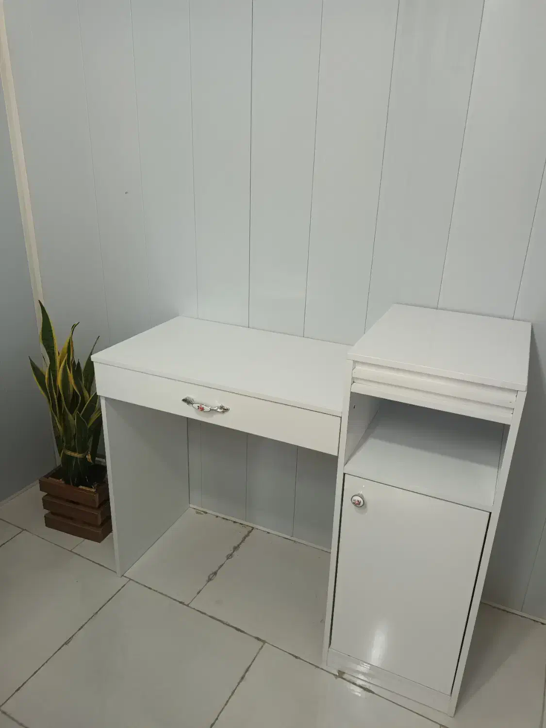 میز تحریر سفید|میز تحریر و کامپیوتر|گنبد کاووس, |دیوار