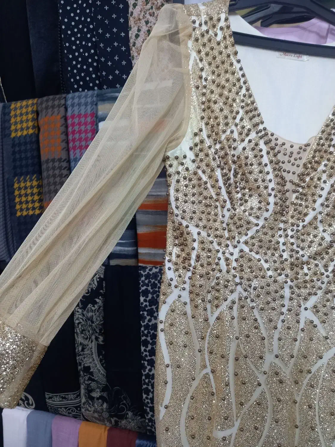 لباس مجلسی|لباس|فامنین, |دیوار