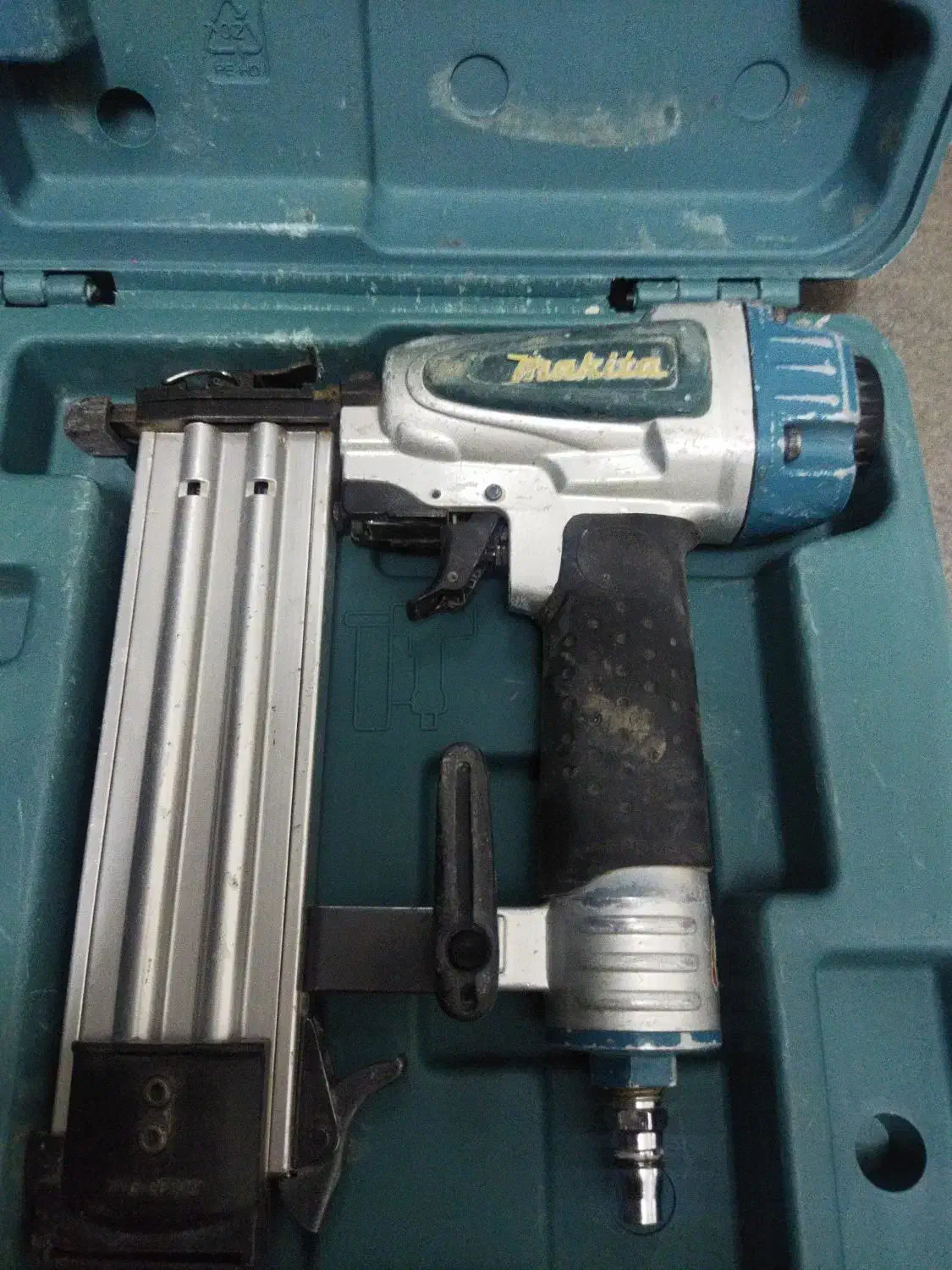 میخکوب بادی ماکیتا|ابزارآلات|مشهد, شریف|دیوار