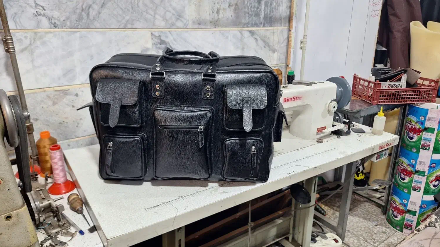 چمدان مسافرتی چرم|کیف، کفش، کمربند|اندیشه, اندیشه فاز ۴|دیوار